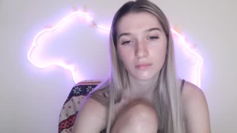 honeyveil online show from July 16, 10:10 am