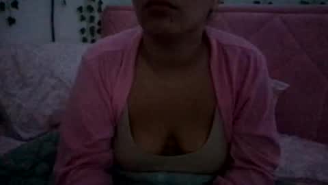 Snapshot of honeyy_89 chatting on April 24, 11:01 am honeyyy89 online show from April 24, 11:01 am