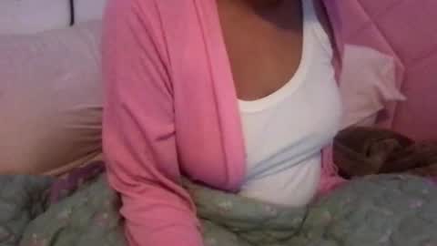 Snapshot of honeyy_89 chatting on May 17, 12:30 am honeyyy89 online show from May 17, 12:30 am