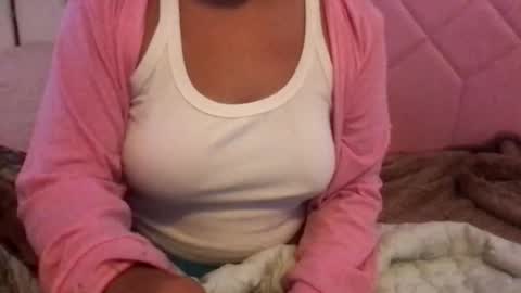 Snapshot of honeyy_89 chatting on May 17, 12:34 pm honeyyy89 online show from May 17, 12:34 pm