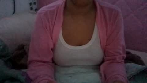 Snapshot of honeyy_89 chatting on May 20, 7:25 am honeyyy89 online show from May 20, 7:25 am