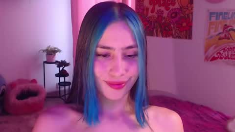 Snapshot of honeyypeaach chatting on December 6, 8:18 pm    online show from December 6, 8:18 pm