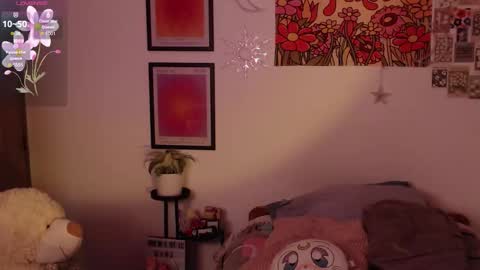 Snapshot of honeyypeaach chatting on September 24, 10:35 pm    online show from September 24, 10:35 pm