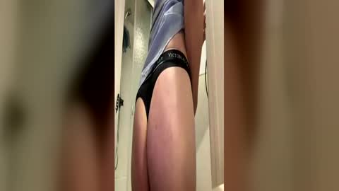Snapshot of hongo4207 chatting on June 19, 8:18 am hongo4207 online show from June 19, 8:18 am