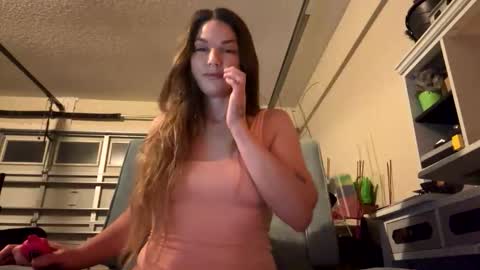 Snapshot of hoodhippy chatting on April 26, 6:44 am HoodHippy online show from April 26, 6:44 am