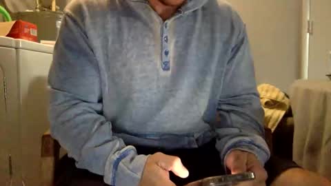 Snapshot of hoodiesahdgoodies chatting on December 16, 2:11 pm D online show from December 16, 2:11 pm