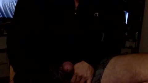 Snapshot of hoodiesahdgoodies chatting on December 17, 11:27 am D online show from December 17, 11:27 am