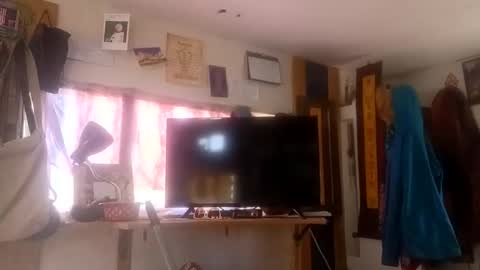 Snapshot of hoodoou chatting on April 5, 10:18 pm hoodoou online show from April 5, 10:18 pm