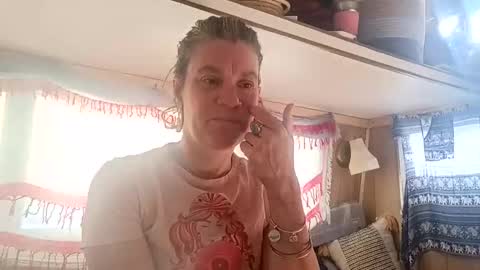 Snapshot of hoodoou chatting on April 21, 3:50 pm hoodoou online show from April 21, 3:50 pm
