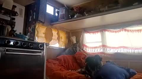 Snapshot of hoodoou chatting on May 4, 4:58 pm hoodoou online show from May 4, 4:58 pm