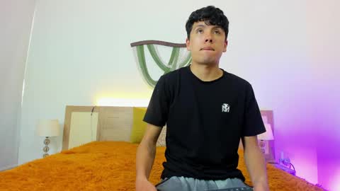 hoot_booys_ online show from April 4, 9:23 pm