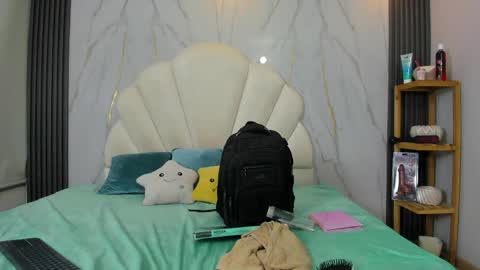 hoot_booys_ online show from April 7, 3:40 am