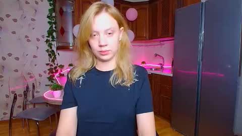 Snapshot of hope_happyyy chatting on September 18, 1:18 am hope happyyy online show from September 18, 1:18 am