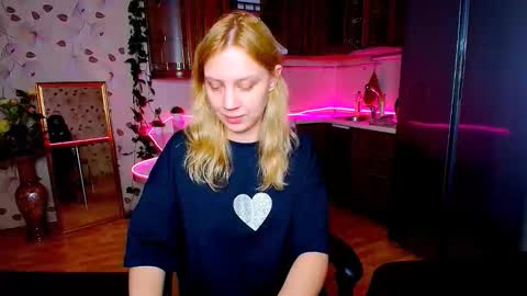 Snapshot of hope_happyyy chatting on October 2, 8:10 am hope happyyy online show from October 2, 8:10 am