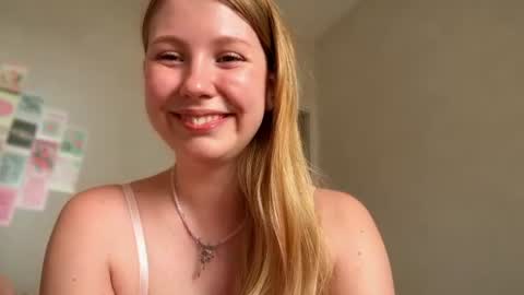Snapshot of horney_audrey chatting on June 22, 3:25 am Audrey online show from June 22, 3:25 am