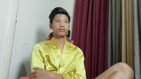 Snapshot of horny_asianmoreno chatting on November 8, 9:13 pm ROGER online show from November 8, 9:13 pm