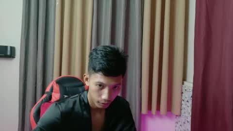 Snapshot of horny_asianmoreno chatting on November 24, 9:25 pm ROGER online show from November 24, 9:25 pm