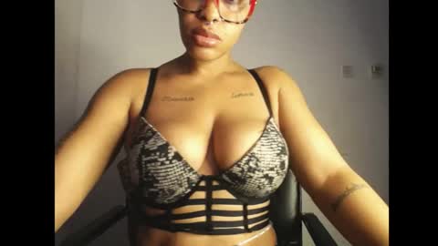 horny_ebonygirl_ online show from April 12, 3:44 am