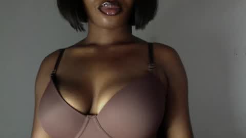 delilah online show from May 26, 3:24 am