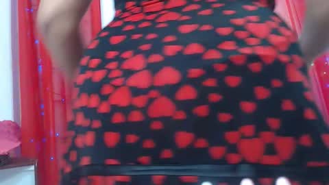 Snapshot of horny_mommy17 chatting on February 6, 4:43 pm armina online show from February 6, 4:43 pm