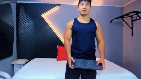 horny_nick18 online show from April 14, 10:21 am