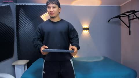 horny_nick18 online show from April 15, 12:12 pm