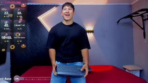 Snapshot of horny_nick18 chatting on June 15, 1:13 pm horny_nick18 online show from June 15, 1:13 pm