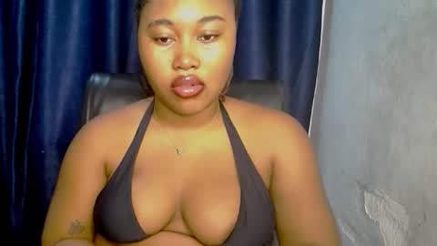 Snapshot of horny_temptation_ chatting on November 23, 12:38 pm Miss Zanele online show from November 23, 12:38 pm