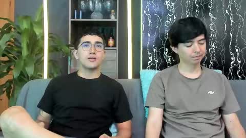 Alex and Camilo online show from February 22, 3:43 pm