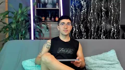 Alex and Camilo online show from May 31, 2:35 pm