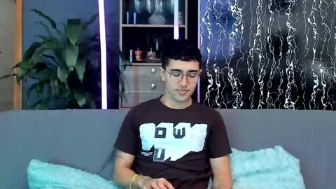 Alex and Camilo online show from June 8, 1:11 pm