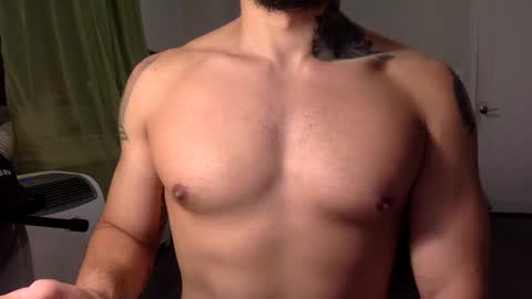 Snapshot of hornybbcxx chatting on December 4, 10:30 pm hornybbcxx online show from December 4, 10:30 pm