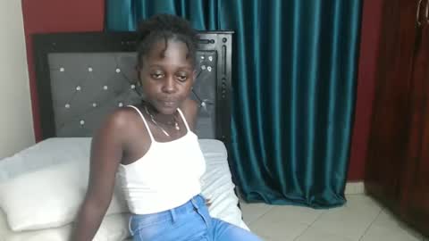 Snapshot of hornybella4 chatting on December 15, 10:58 pm Bella online show from December 15, 10:58 pm