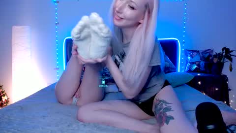 Snapshot of hornybunnys chatting on February 14, 7:02 pm Alex and Rosie online show from February 14, 7:02 pm