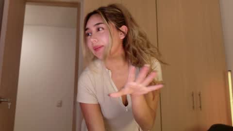Holly  online show from May 28, 12:19 am