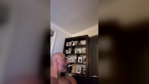 hornyonelooking1 online show from February 7, 12:53 pm