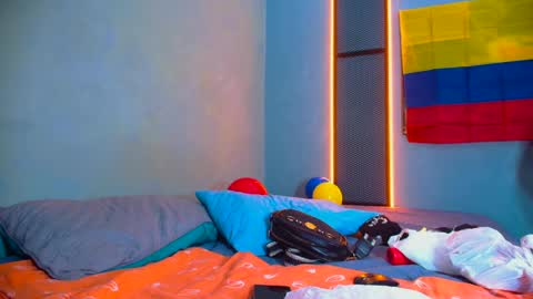 hornyshow1 online show from May 26, 12:23 pm