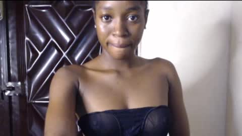 Snapshot of hornyslut_xx chatting on June 28, 10:43 am Bella online show from June 28, 10:43 am