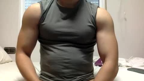 Snapshot of hornyspaniard93 chatting on July 12, 1:46 pm hornyspaniard93 online show from July 12, 1:46 pm