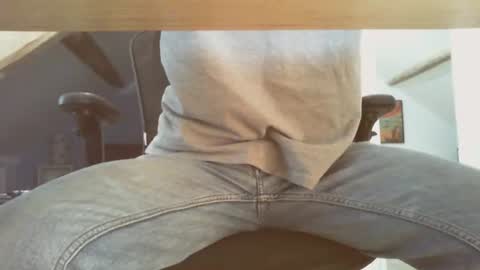 Snapshot of hornyworkerfr chatting on June 16, 9:34 am hornyworkerfr online show from June 16, 9:34 am