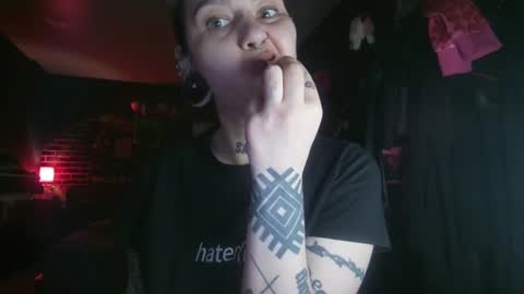 Snapshot of horror_circus chatting on February 24, 4:16 am Messalina Horror online show from February 24, 4:16 am