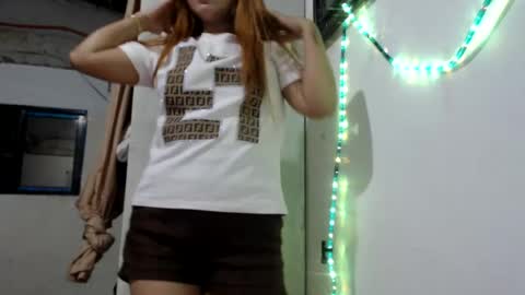 Snapshot of hot27evah chatting on June 19, 11:58 am justme evah27 online show from June 19, 11:58 am