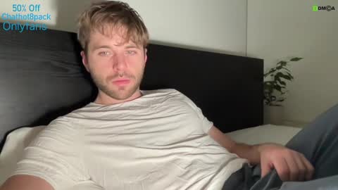 Snapshot of hot8pack01 chatting on December 17, 5:07 am Edward aka Wolf online show from December 17, 5:07 am