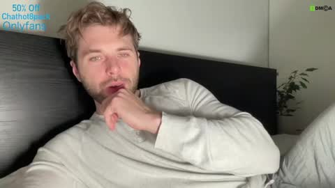 Snapshot of hot8pack01 chatting on December 18, 8:47 pm Edward aka Wolf online show from December 18, 8:47 pm