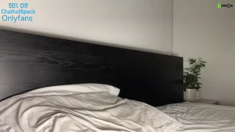 Snapshot of hot8pack01 chatting on December 20, 7:17 pm Edward aka Wolf online show from December 20, 7:17 pm