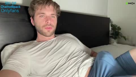 Snapshot of hot8pack01 chatting on January 8, 4:23 am Edward aka Wolf online show from January 8, 4:23 am