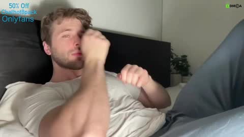 Snapshot of hot8pack01 chatting on January 10, 2:57 am Edward aka Wolf online show from January 10, 2:57 am