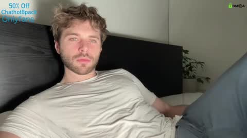 Snapshot of hot8pack01 chatting on January 17, 9:28 pm Edward aka Wolf online show from January 17, 9:28 pm