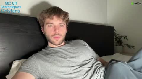 Snapshot of hot8pack01 chatting on January 21, 9:46 pm Edward aka Wolf online show from January 21, 9:46 pm