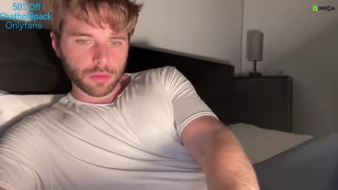 Snapshot of hot8pack01 chatting on October 16, 9:49 pm Edward aka Wolf online show from October 16, 9:49 pm